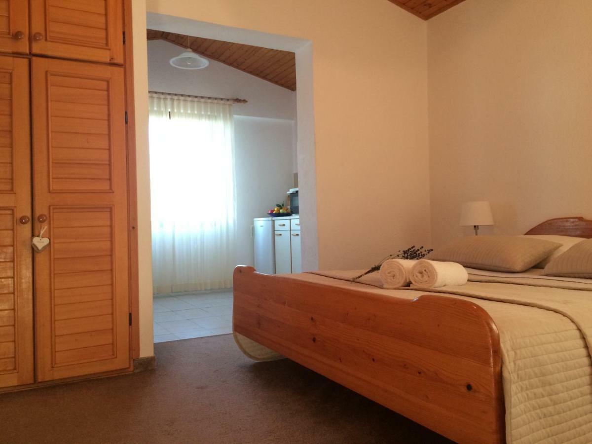 Apartments Villa Jusup Starigrad Paklenica Exterior photo